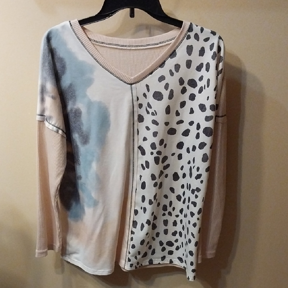 Stylish Women's V-Neck Top - Black and Cream
